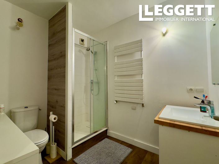 Image No.8-5 Bed House for sale