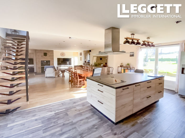 Image No.3-5 Bed House for sale