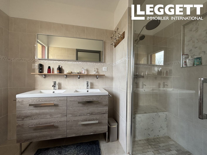 Image No.6-5 Bed House for sale