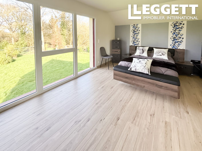 Image No.8-5 Bed House for sale