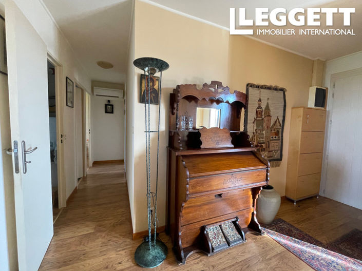 Image No.8-5 Bed House for sale