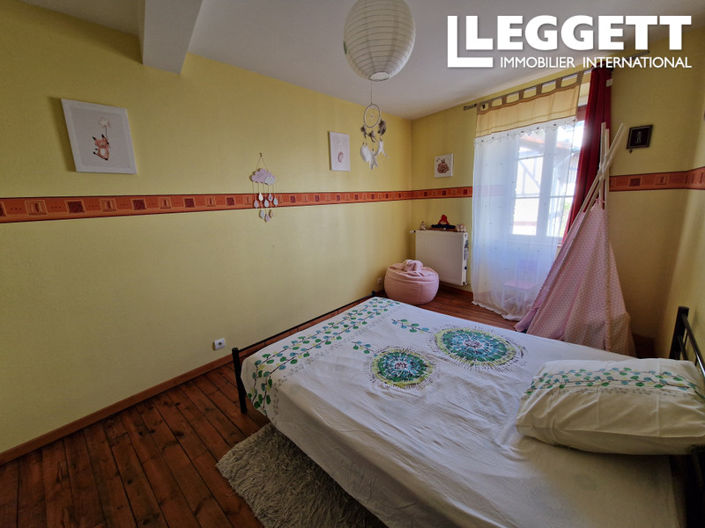 Image No.10-5 Bed House for sale