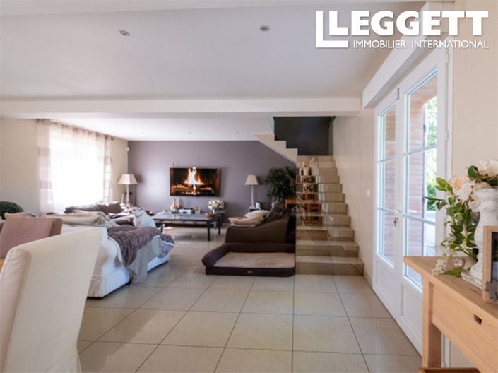 Image No.9-16 Bed Chateaux for sale