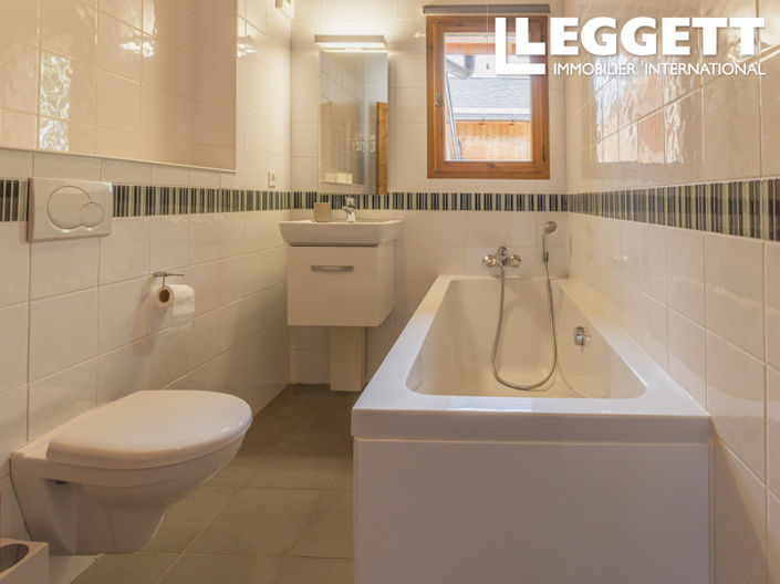 Image No.9-5 Bed House for sale