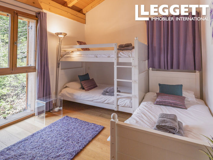 Image No.8-5 Bed House for sale