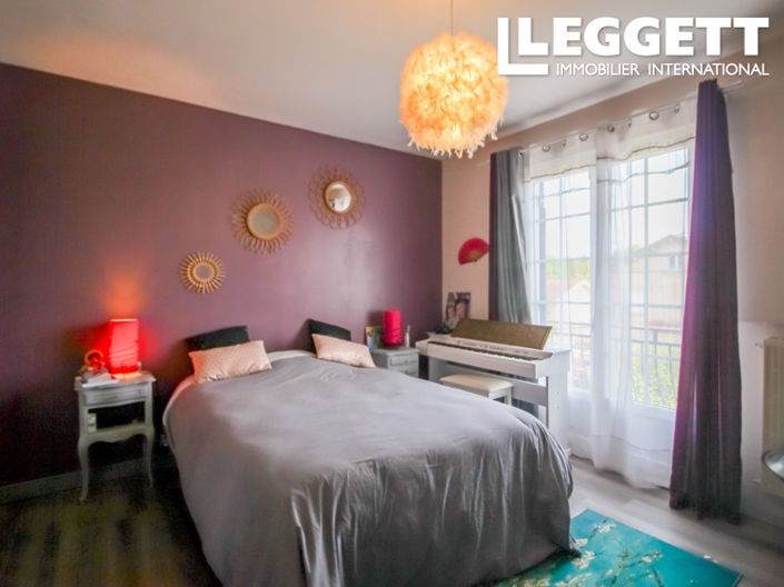 Image No.2-4 Bed House for sale