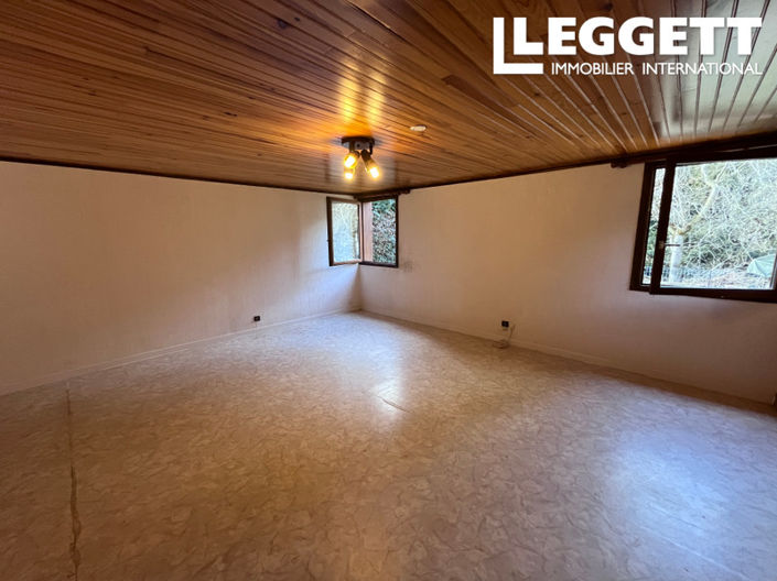 Image No.10-3 Bed House for sale