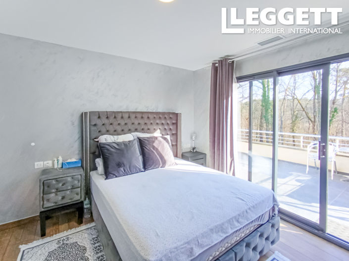 Image No.6-4 Bed House for sale