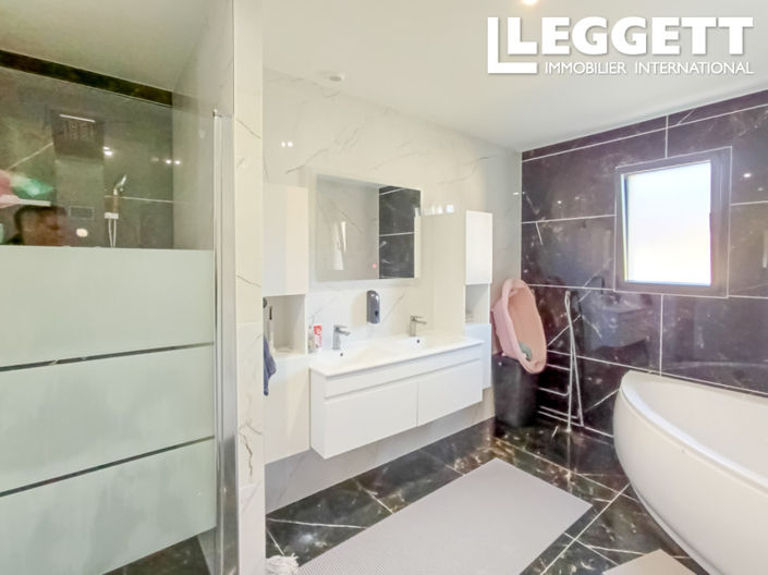 Image No.8-4 Bed House for sale