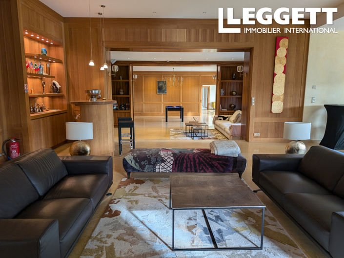 Image No.6-10 Bed House for sale