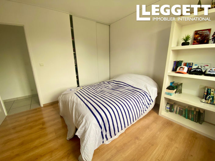 Image No.8-4 Bed House for sale