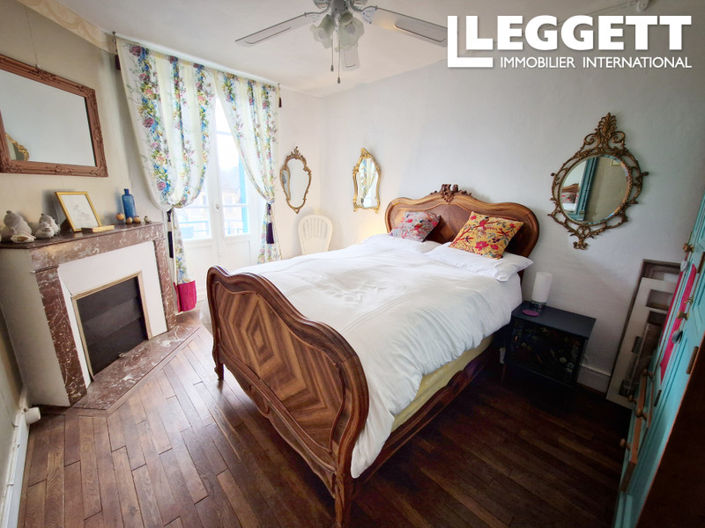 Image No.10-3 Bed House for sale