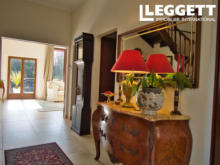 Image No.7-5 Bed House for sale