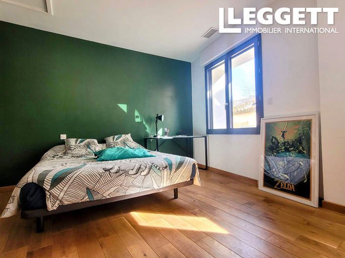 Image No.8-4 Bed House for sale