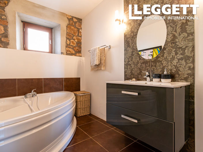 Image No.3-4 Bed House for sale