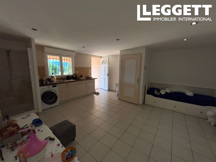 Image No.10-3 Bed House for sale