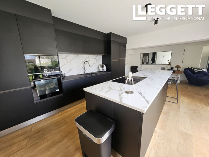 Image No.1-4 Bed House for sale