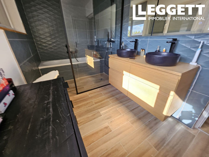 Image No.6-4 Bed House for sale