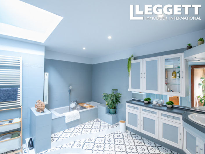 Image No.4-5 Bed House for sale