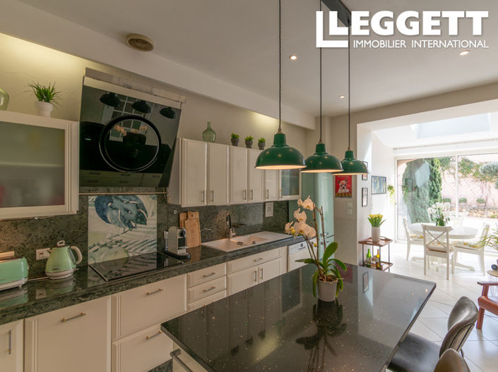 Image No.6-5 Bed House for sale