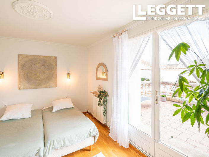 Image No.9-5 Bed House for sale