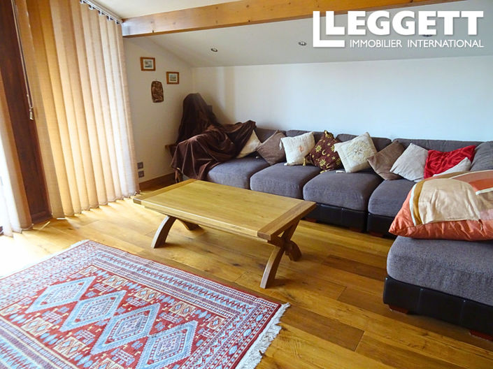 Image No.5-6 Bed House for sale