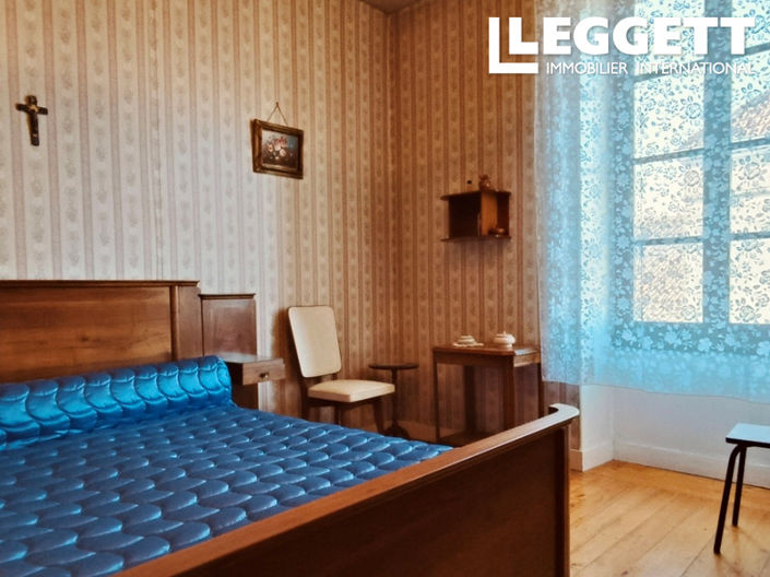 Image No.8-7 Bed House for sale