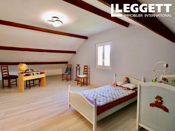 Image No.8-7 Bed House for sale
