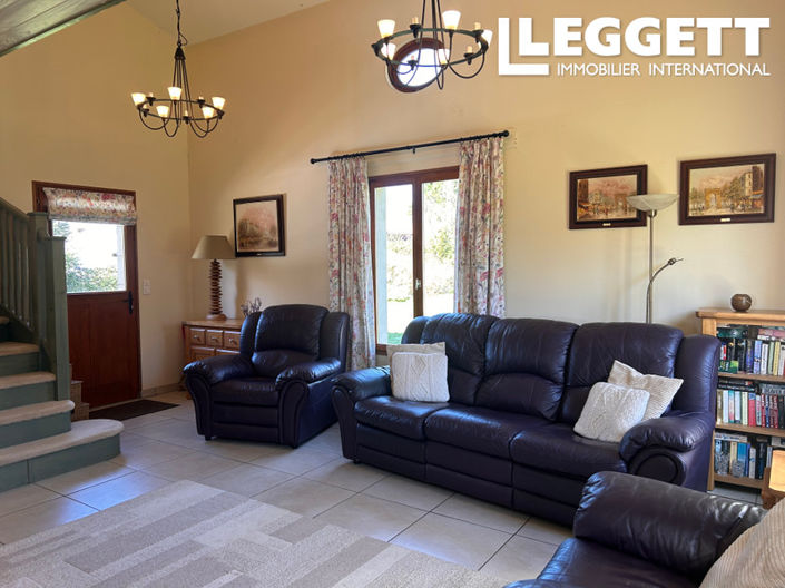 Image No.8-2 Bed House for sale