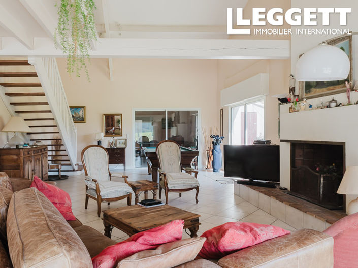 Image No.5-6 Bed House for sale