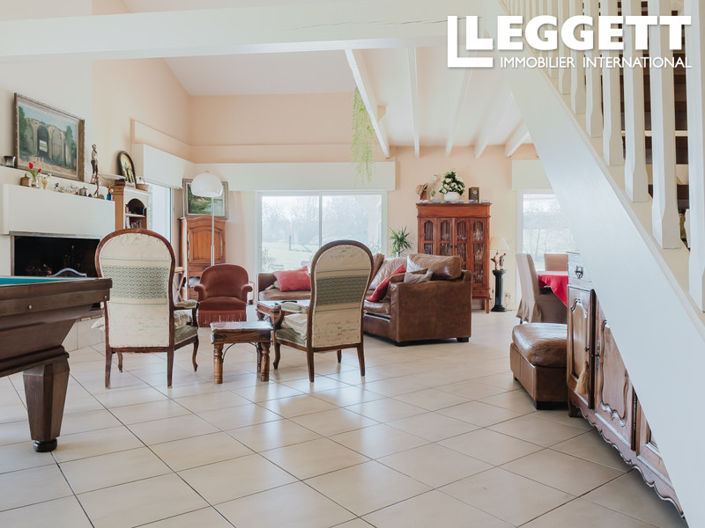 Image No.6-6 Bed House for sale