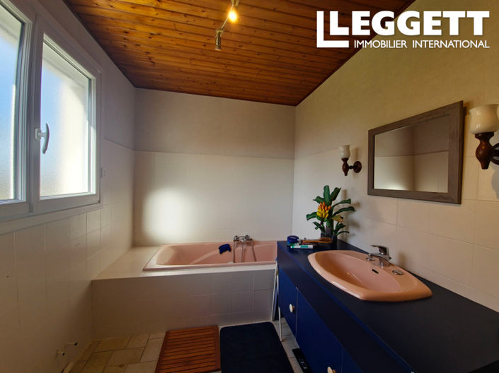 Image No.9-2 Bed House for sale