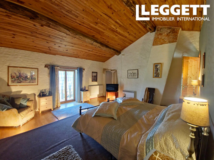 Image No.6-5 Bed House for sale