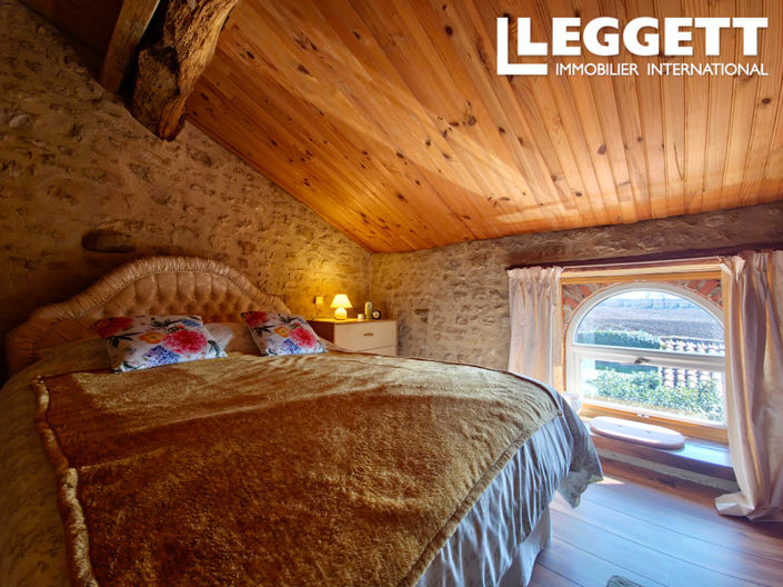 Image No.7-5 Bed House for sale