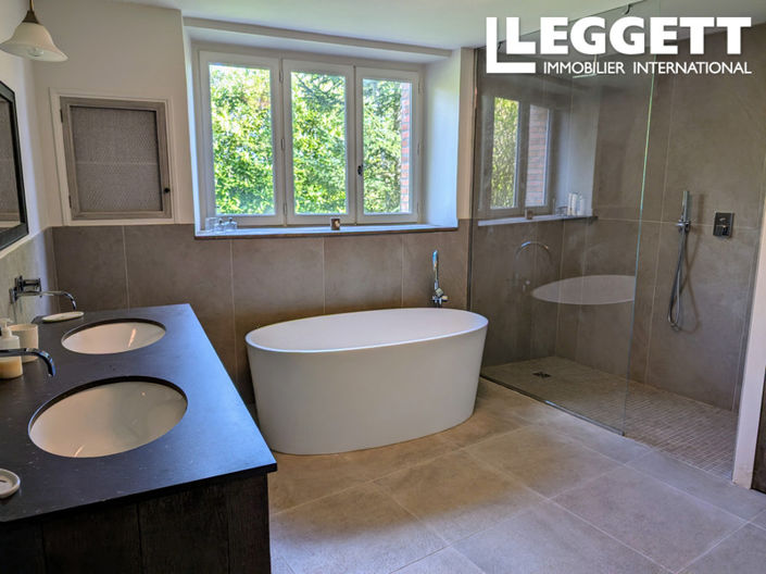 Image No.8-4 Bed House for sale