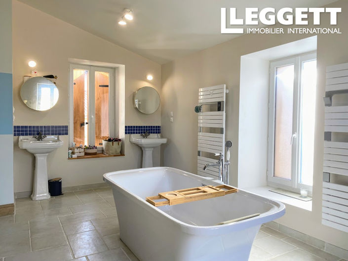 Image No.7-5 Bed House for sale