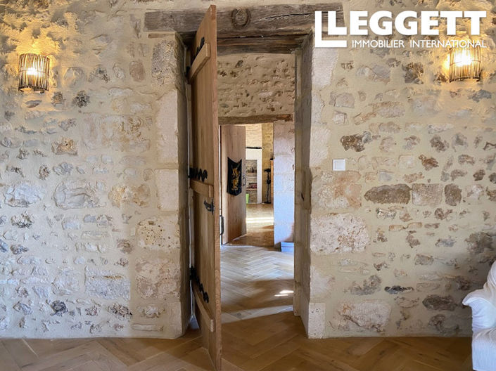 Image No.8-5 Bed House for sale