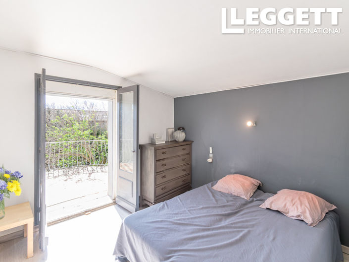 Image No.2-4 Bed House for sale