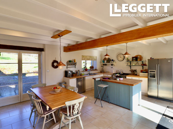 Image No.2-4 Bed House for sale