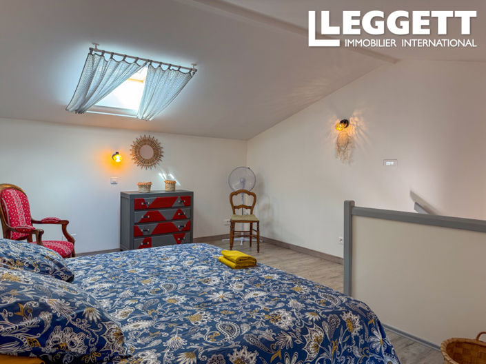 Image No.6-5 Bed House for sale