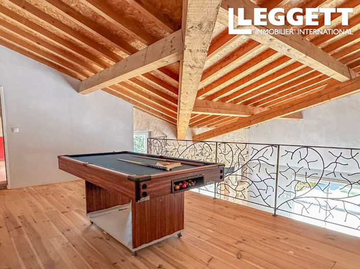 Image No.7-7 Bed House for sale