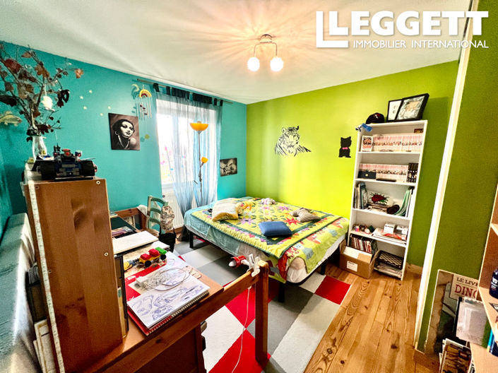 Image No.8-6 Bed House for sale