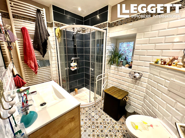 Image No.9-6 Bed House for sale