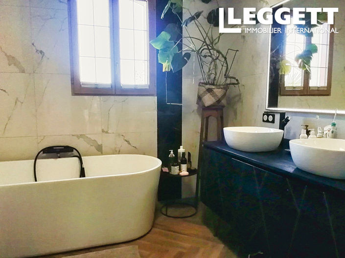 Image No.9-3 Bed House for sale