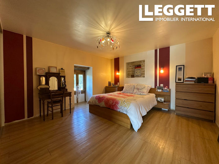 Image No.8-3 Bed House for sale