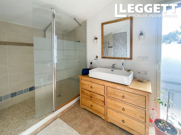 Image No.10-3 Bed House for sale