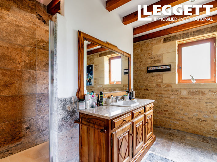 Image No.8-7 Bed House for sale