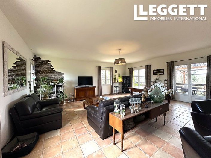 Image No.6-9 Bed House for sale