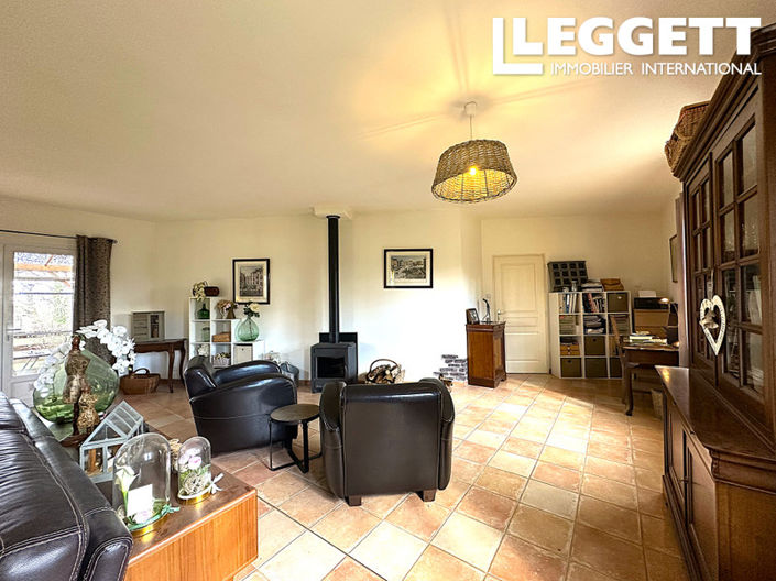 Image No.8-9 Bed House for sale