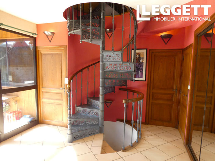 Image No.9-6 Bed House for sale